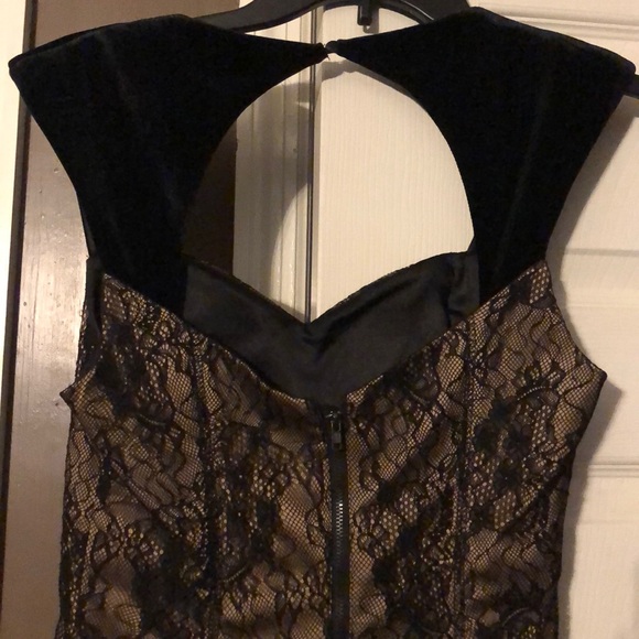 Little black lace dress with nude lining - Picture 4 of 5